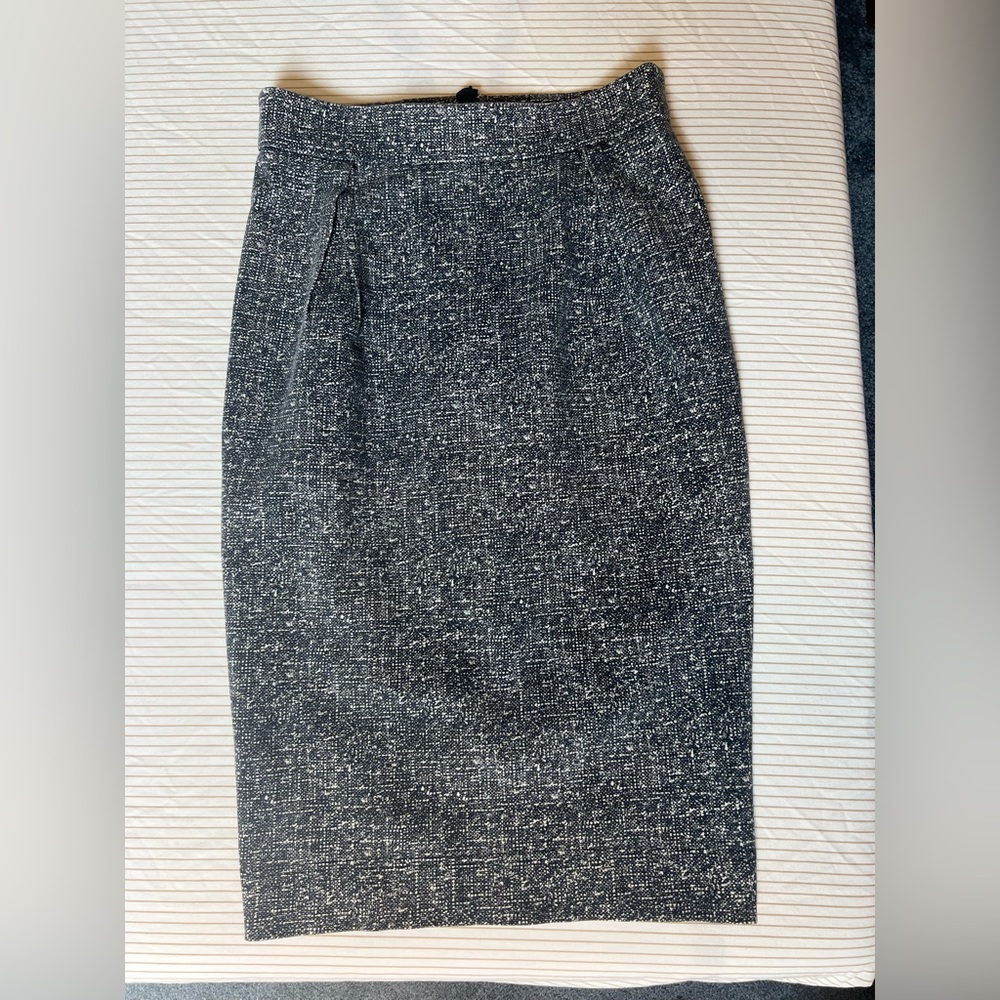 AKRIS MIDI Skirt. Size 6